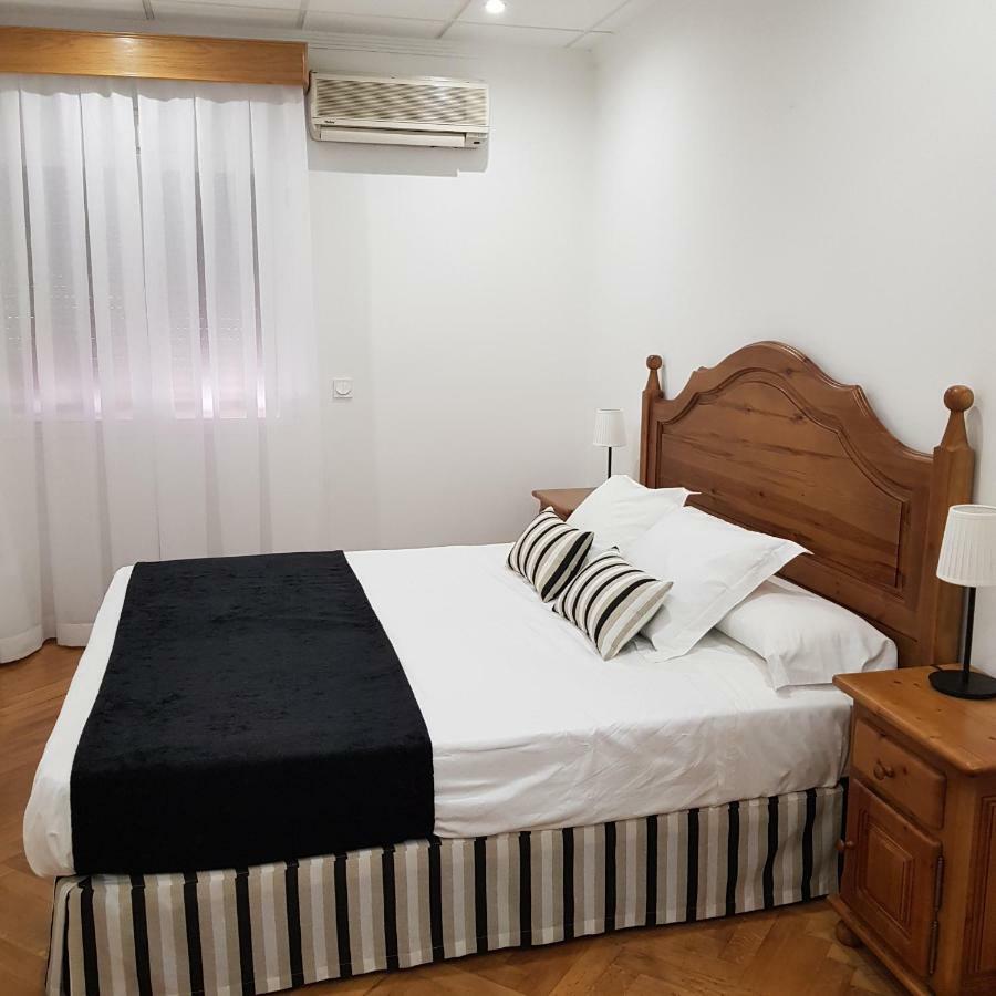 Hostal La Parada Pedro Munoz Ngoại thất bức ảnh