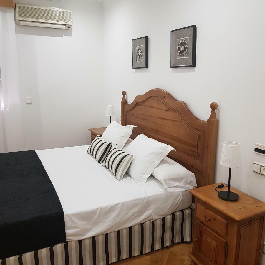 Hostal La Parada Pedro Munoz Ngoại thất bức ảnh